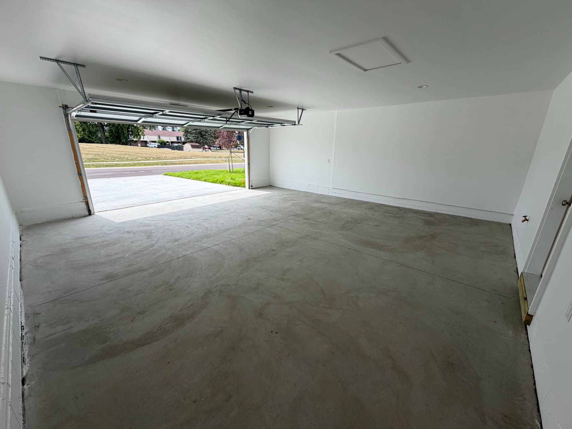 Garage & Driveway